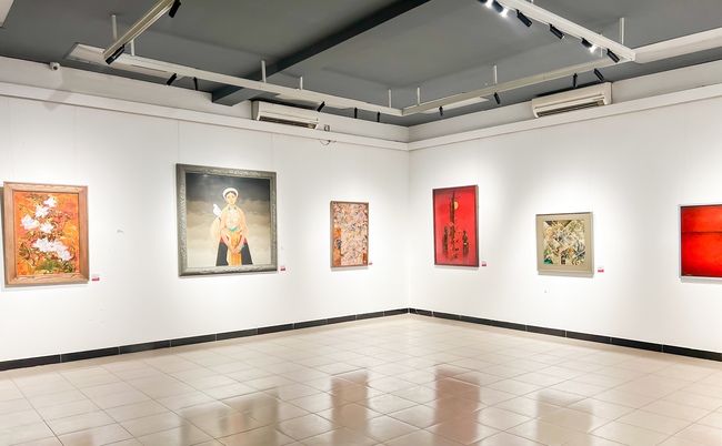 Giới thiệu 44 tác phẩm nghệ thuật sơn mài tại triển lãm chào mừng Đại hội Đảng toàn quốc lần thứ XIV - Ảnh 4. Giới thiệu 44 tác phẩm nghệ thuật sơn mài tại triển lãm chào mừng Đại hội Đảng toàn quốc lần thứ XIV - Ảnh 4.