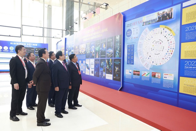 Tổ chức Triển lãm giới thiệu “Thành tựu kinh tế, xã hội của đất nước sau 40 năm đổi mới, đặc biệt trong giai đoạn 2021 - 2025” - Ảnh 1.