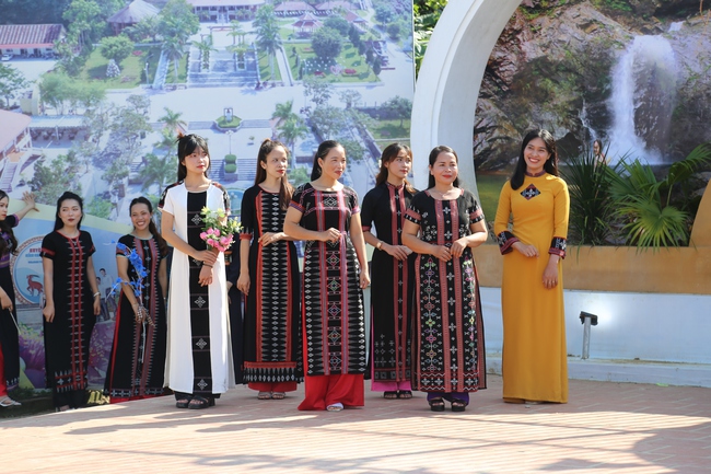 Hồi sinh nghề dệt, mở hướng phát triển kinh tế từ Dèng - Ảnh 4.