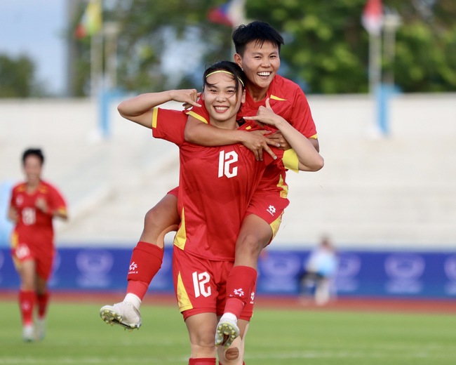 SEA Games 33: Tuyển nữ Việt Nam vào chung kết sau chiến thắng 5-0 trước Indonesia 5-0 - Ảnh 1. SEA Games 33: Tuyển nữ Việt Nam vào chung kết sau chiến thắng 5-0 trước Indonesia 5-0 - Ảnh 1.
