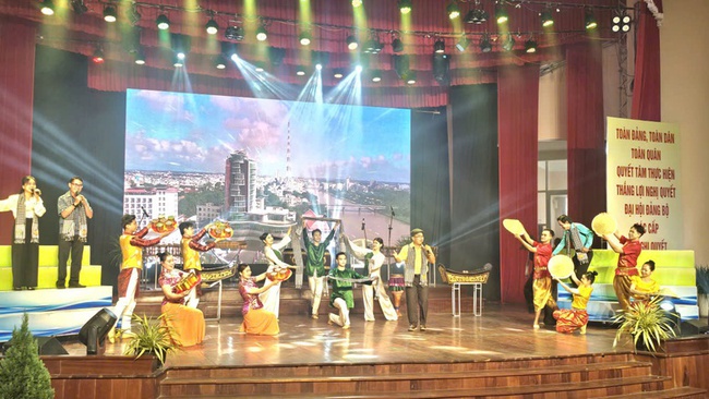 Tiếp tục đổi mới, sáng tạo, kiên trì xây dựng hệ giá trị văn hóa, con người Cần Thơ đáp ứng yêu cầu phát triển bền vững đất nước - Ảnh 2. Tiếp tục đổi mới, sáng tạo, kiên trì xây dựng hệ giá trị văn hóa, con người Cần Thơ đáp ứng yêu cầu phát triển bền vững đất nước - Ảnh 2.