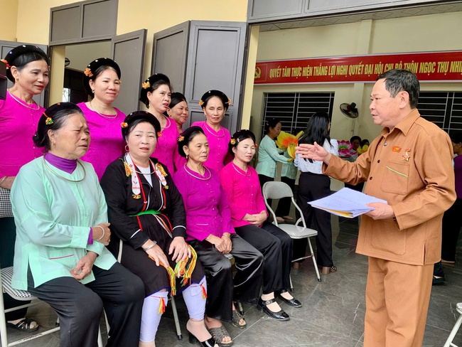 Bảo tồn truyền dạy hát Soọng Cô cho đồng bào dân tộc Sán Dìu xã Đại Đình, Phú Thọ. - Ảnh 2. Bảo tồn truyền dạy hát Soọng Cô cho đồng bào dân tộc Sán Dìu xã Đại Đình, Phú Thọ. - Ảnh 2.