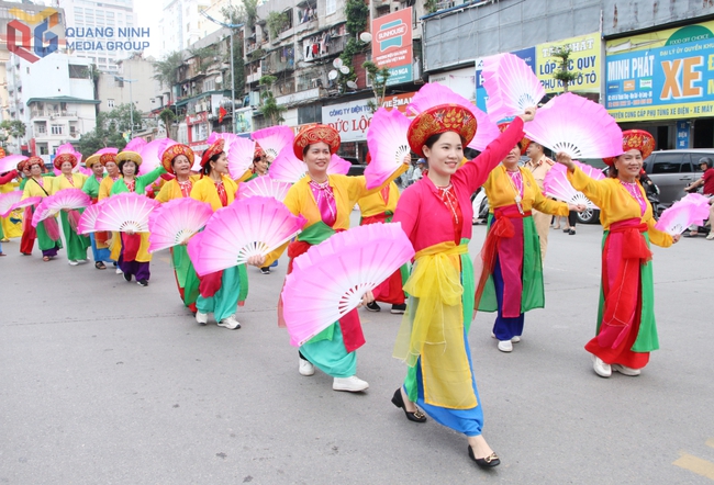 Quảng Ninh: Tiếp tục tuyên truyền triển khai xây dựng môi trường văn hóa lành mạnh, năng động, sáng tạo - Ảnh 1.