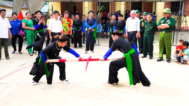 Tập trung triển khai có hiệu quả phong trào “Toàn dân đoàn kết xây dựng đời sống văn hóa” ở Lào Cai - Ảnh 1.