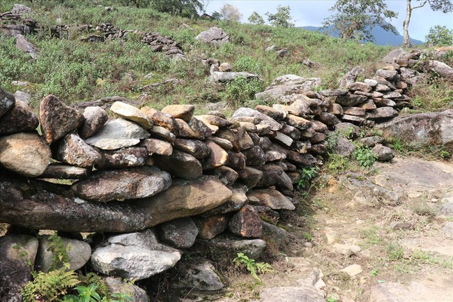 Khảo sát đường đá cổ Pavie: Đồng thuận bảo tồn di sản, hướng tới phát triển du lịch bền vững - Ảnh 1. Khảo sát đường đá cổ Pavie: Đồng thuận bảo tồn di sản, hướng tới phát triển du lịch bền vững - Ảnh 1.