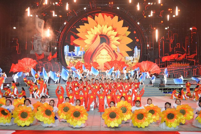 Quảng Ngãi triển khai nhiều hoạt động kỷ niệm các ngày lễ lớn, sự kiện lịch sử quan trọng năm 2026 - Ảnh 1. Quảng Ngãi triển khai nhiều hoạt động kỷ niệm các ngày lễ lớn, sự kiện lịch sử quan trọng năm 2026 - Ảnh 1.