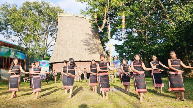 Gia Lai: Nâng cao hiệu quả xây dựng môi trường văn hóa lành mạnh - Ảnh 1. Gia Lai: Nâng cao hiệu quả xây dựng môi trường văn hóa lành mạnh - Ảnh 1.