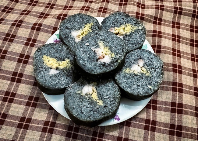 Độc đáo bánh chưng thảo dược của đồng bào Mường xã Sơn Lương - Ảnh 3. Độc đáo bánh chưng thảo dược của đồng bào Mường xã Sơn Lương - Ảnh 3.