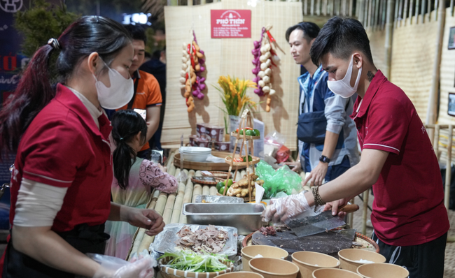 Lễ hội văn hóa ẩm thực Hà Nội 2025: Tôn vinh giá trị di sản ẩm thực truyền thống - Ảnh 3. Lễ hội văn hóa ẩm thực Hà Nội 2025: Tôn vinh giá trị di sản ẩm thực truyền thống - Ảnh 3.