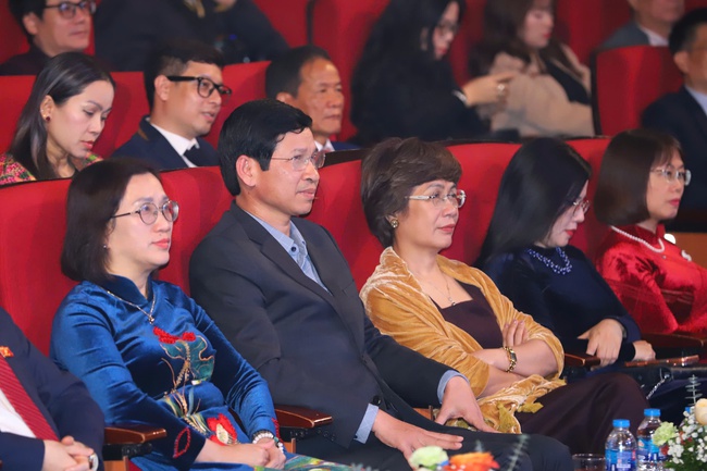 Vinh danh các tác phẩm xuất sắc tại Lễ trao giải cuộc thi sáng tạo video/clip “Ấn tượng Du lịch Việt Nam” năm 2025 - Ảnh 4. Vinh danh các tác phẩm xuất sắc tại Lễ trao giải cuộc thi sáng tạo video/clip “Ấn tượng Du lịch Việt Nam” năm 2025 - Ảnh 4.