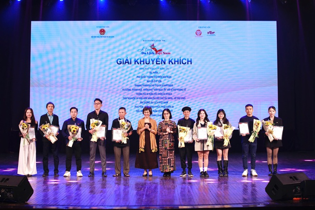 Vinh danh các tác phẩm xuất sắc tại Lễ trao giải cuộc thi sáng tạo video/clip “Ấn tượng Du lịch Việt Nam” năm 2025 - Ảnh 12. Vinh danh các tác phẩm xuất sắc tại Lễ trao giải cuộc thi sáng tạo video/clip “Ấn tượng Du lịch Việt Nam” năm 2025 - Ảnh 12.