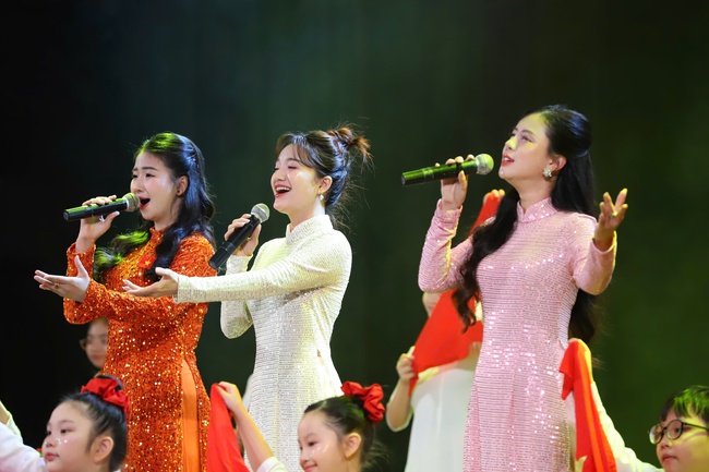 Vinh danh các tác phẩm xuất sắc tại Lễ trao giải cuộc thi sáng tạo video/clip “Ấn tượng Du lịch Việt Nam” năm 2025 - Ảnh 7. Vinh danh các tác phẩm xuất sắc tại Lễ trao giải cuộc thi sáng tạo video/clip “Ấn tượng Du lịch Việt Nam” năm 2025 - Ảnh 7.