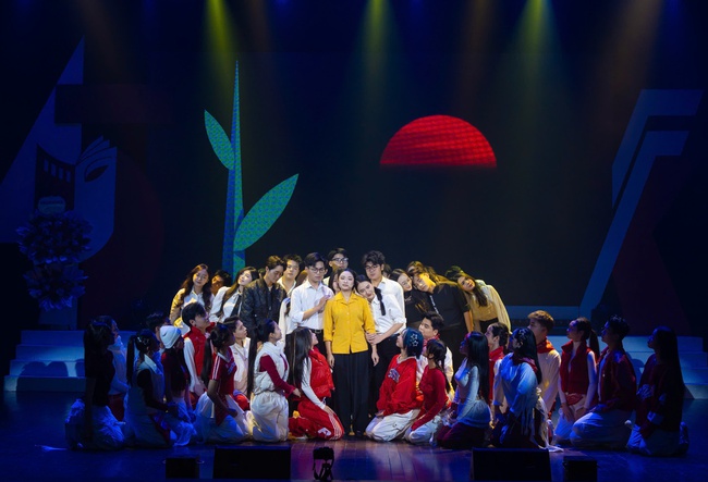 Thứ trưởng Tạ Quang Đông dự Lễ kỷ niệm 45 năm thành lập Trường Đại học Sân khấu – Điện ảnh Hà Nội - Ảnh 4. Thứ trưởng Tạ Quang Đông dự Lễ kỷ niệm 45 năm thành lập Trường Đại học Sân khấu – Điện ảnh Hà Nội - Ảnh 4.