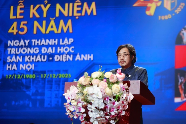 Thứ trưởng Tạ Quang Đông dự Lễ kỷ niệm 45 năm thành lập Trường Đại học Sân khấu – Điện ảnh Hà Nội - Ảnh 3. Thứ trưởng Tạ Quang Đông dự Lễ kỷ niệm 45 năm thành lập Trường Đại học Sân khấu – Điện ảnh Hà Nội - Ảnh 3.