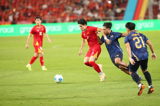 Ngược dòng ngoạn mục, U22 Việt Nam đánh bại Thái Lan giành HCV SEA Games 33 - Ảnh 1. Ngược dòng ngoạn mục, U22 Việt Nam đánh bại Thái Lan giành HCV SEA Games 33 - Ảnh 1.