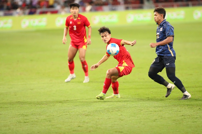 Ngược dòng ngoạn mục, U22 Việt Nam đánh bại Thái Lan giành HCV SEA Games 33 - Ảnh 2. Ngược dòng ngoạn mục, U22 Việt Nam đánh bại Thái Lan giành HCV SEA Games 33 - Ảnh 2.
