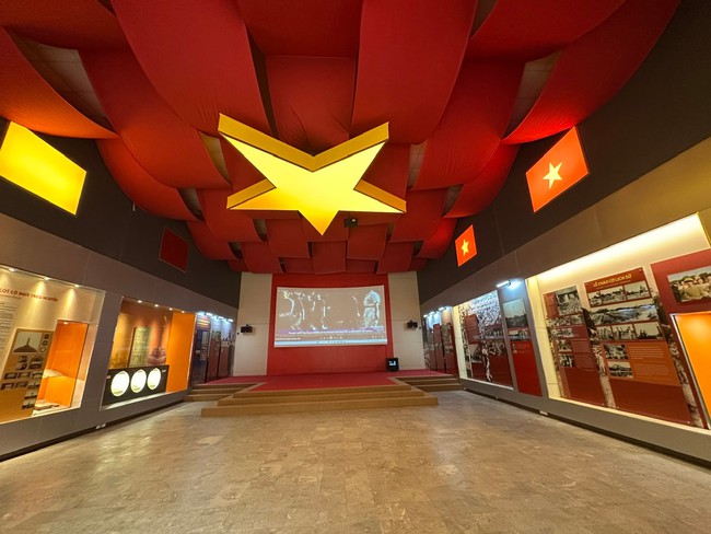 Tour "Ký ức Cột cờ" - Trải nghiệm di sản kết hợp giữa giá trị lịch sử, công nghệ số và cảm xúc - Ảnh 6. Tour "Ký ức Cột cờ" - Trải nghiệm di sản kết hợp giữa giá trị lịch sử, công nghệ số và cảm xúc - Ảnh 6.