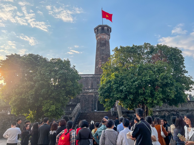 Tour "Ký ức Cột cờ" - Trải nghiệm di sản kết hợp giữa giá trị lịch sử, công nghệ số và cảm xúc - Ảnh 6. Tour "Ký ức Cột cờ" - Trải nghiệm di sản kết hợp giữa giá trị lịch sử, công nghệ số và cảm xúc - Ảnh 6.