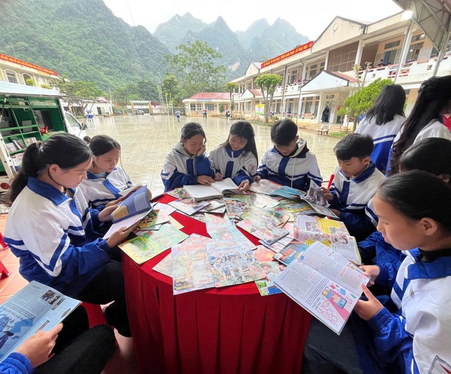 Cao Bằng: Công tác xây dựng và củng cố hệ thống thư viện cơ sở đạt nhiều kết quả tích cực - Ảnh 1.