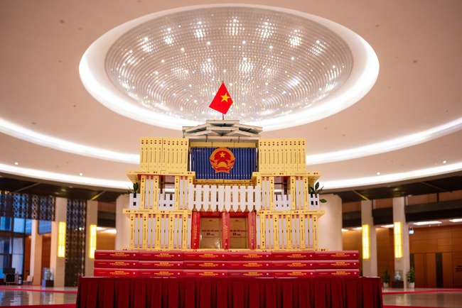 Khai trương Bảo tàng Quốc hội Việt Nam và công bố các bộ sách, ấn phẩm và phát hành bộ tem bưu chính Kỷ niệm 80 năm Quốc hội Việt Nam - Ảnh 7. Khai trương Bảo tàng Quốc hội Việt Nam và công bố các bộ sách, ấn phẩm và phát hành bộ tem bưu chính Kỷ niệm 80 năm Quốc hội Việt Nam - Ảnh 7.