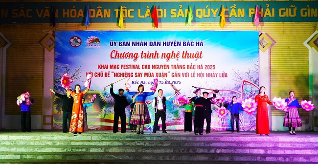 Lào Cai: Xây dựng, phát triển thương hiệu các sản phẩm văn hóa đối ngoại, lễ hội, liên hoan nghệ thuật quốc tế - Ảnh 1.