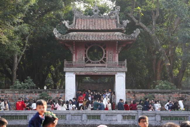 Nâng cao chất lượng dòng khách là hướng đi chiến lược của du lịch Hà Nội  - Ảnh 2.