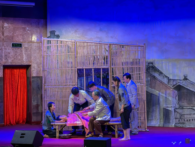 Phát huy giá trị tư tưởng Hồ Chí Minh qua chương trình nghệ thuật "Bác Hồ - một tình yêu bao la" - Ảnh 3.