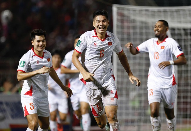 Toàn cảnh Bóng đá Việt Nam năm 2025: Dấu mốc sáng trên hành trình phát triển bền vững - Ảnh 1.