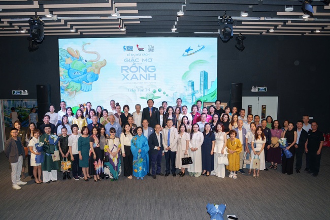 Ra mắt sách "Giấc mơ hoá rồng xanh - Thương hiệu Việt Nam 2025" của tác giả Trần Tuệ Tri - Ảnh 4.