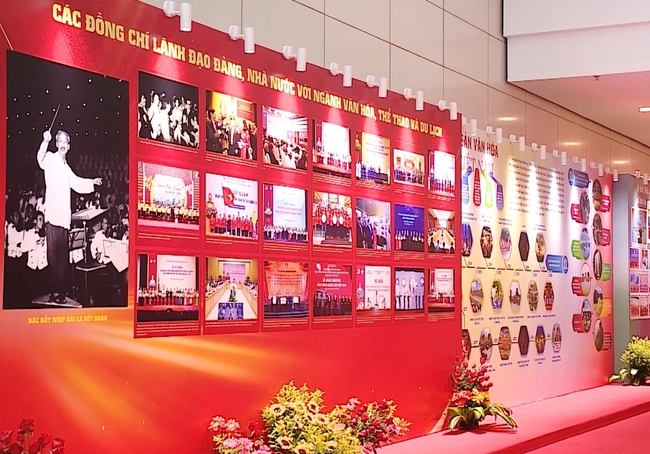 Gần 200 hình ảnh, tài liệu và hiện vật tiêu biểu được trưng bày tại Triển lãm “Thành tựu Ngành Văn hóa, Thể thao và Du lịch – 40 năm đổi mới và phát triển” - Ảnh 2.