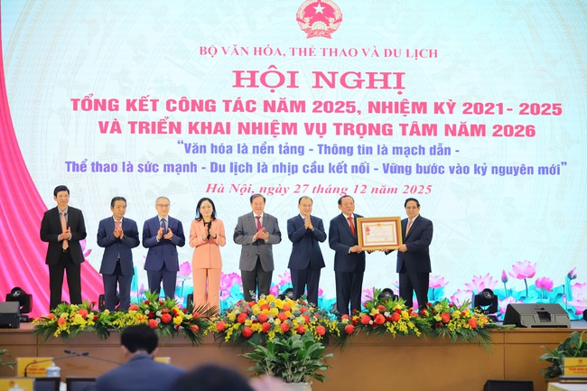 Bộ Văn hóa, Thể thao và Du lịch đón nhận Huân chương Lao động hạng Ba - Ảnh 1.