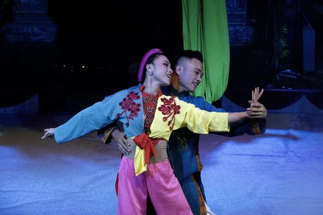 "Đánh thức" di sản tranh dân gian Đông Hồ bằng ngôn ngữ sân khấu - Ảnh 7.