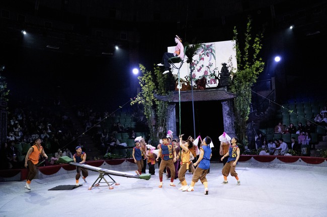 "Đánh thức" di sản tranh dân gian Đông Hồ bằng ngôn ngữ sân khấu - Ảnh 5.