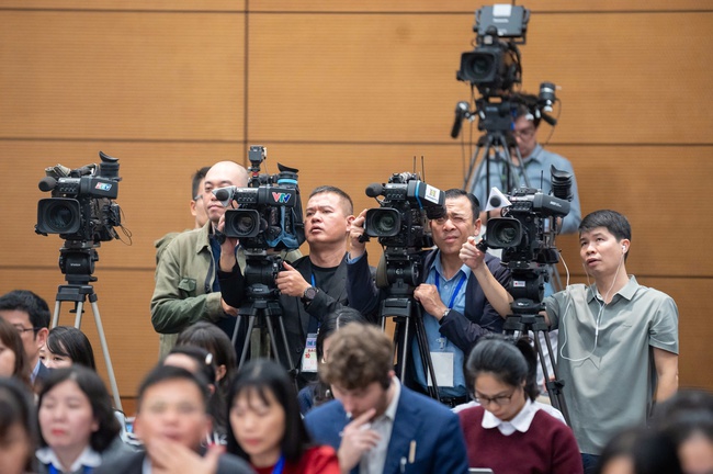 Tháo gỡ các điểm nghẽn chính sách, tạo điều kiện để báo chí phát triển lành mạnh - Ảnh 1.