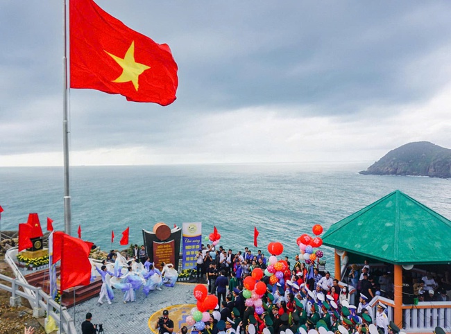 Tổ chức Lễ Chào cờ đầu năm mới 2026 và các hoạt động chào đón những khách du lịch đầu tiên đến Mũi Đại Lãnh (Mũi Điện) – Đắk Lắk năm 2026 - Ảnh 1. Tổ chức Lễ Chào cờ đầu năm mới 2026 và các hoạt động chào đón những khách du lịch đầu tiên đến Mũi Đại Lãnh (Mũi Điện) – Đắk Lắk năm 2026 - Ảnh 1.