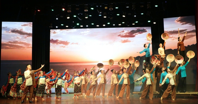 Chung tay xây dựng đời sống văn hóa cơ sở - Dấu ấn phong trào thi đua ngành VHTTDL - Ảnh 1.