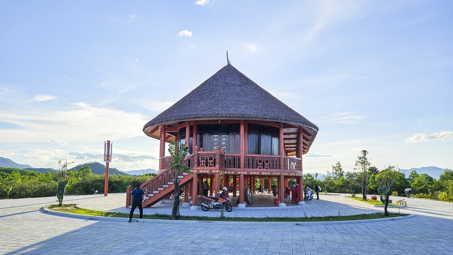 Du lịch cộng đồng – “mỏ vàng mềm” giúp vùng dân tộc thiểu số bứt phá và giảm nghèo bền vững - Ảnh 2. Du lịch cộng đồng – “mỏ vàng mềm” giúp vùng dân tộc thiểu số bứt phá và giảm nghèo bền vững - Ảnh 2.