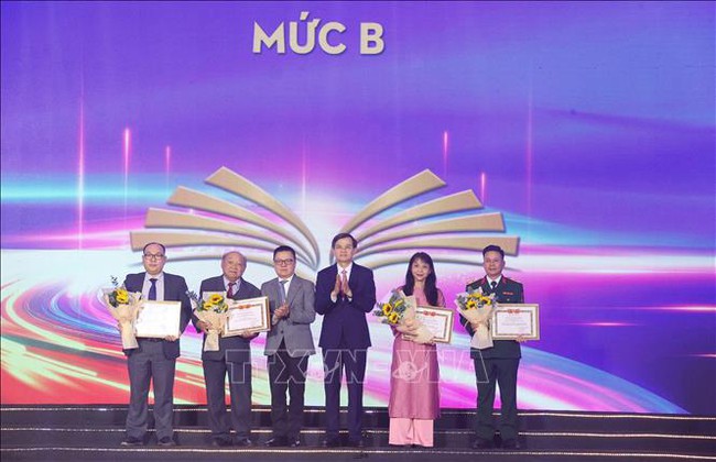 Lễ trao tặng thưởng các tác phẩm lý luận, phê bình văn học, nghệ thuật xuất bản - Ảnh 4.