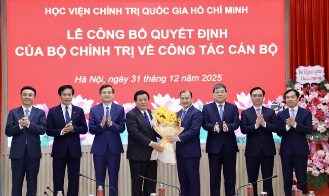 PGS.TS Lê Hải Bình giữ chức Phó Giám đốc Học viện Chính trị Quốc gia Hồ Chí Minh - Ảnh 6.