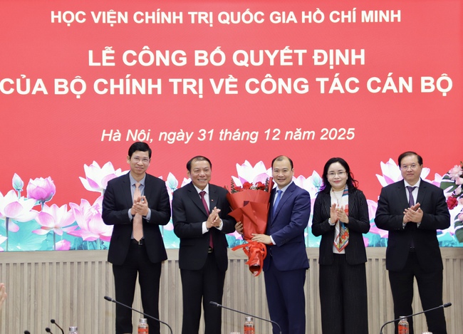 PGS.TS Lê Hải Bình giữ chức Phó Giám đốc Học viện Chính trị Quốc gia Hồ Chí Minh - Ảnh 10.
