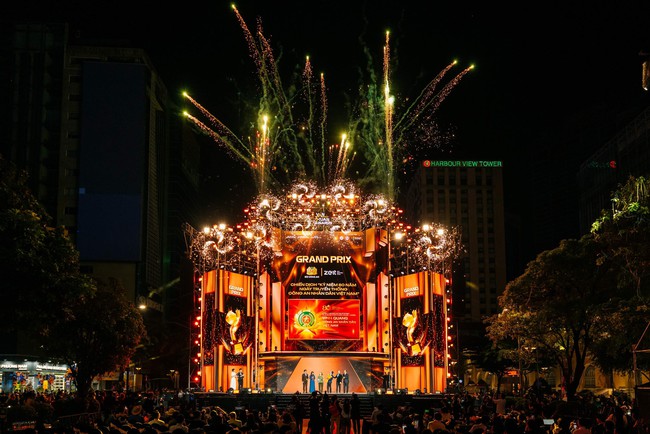 Dấu ấn Vạn Xuân Awards 2025: Lập kỷ lục chưa từng có, line-up đỉnh cao, đại lộ LED ánh sáng mãn nhãn - Ảnh 1. Dấu ấn Vạn Xuân Awards 2025: Lập kỷ lục chưa từng có, line-up đỉnh cao, đại lộ LED ánh sáng mãn nhãn - Ảnh 1.