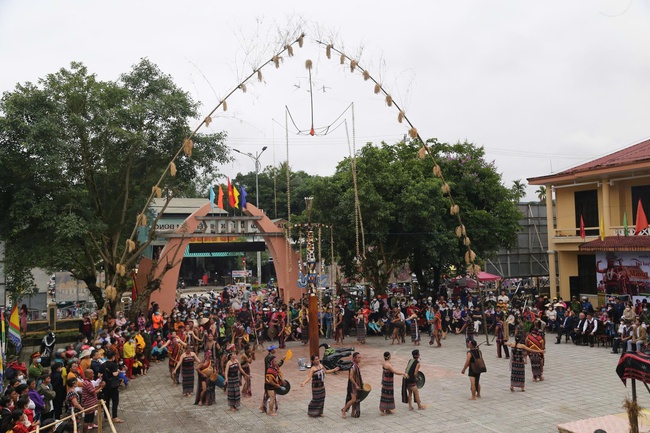 Hướng đi mới cho lễ hội Mừng lúa mới của đồng bào Cơ Tu - Ảnh 3.