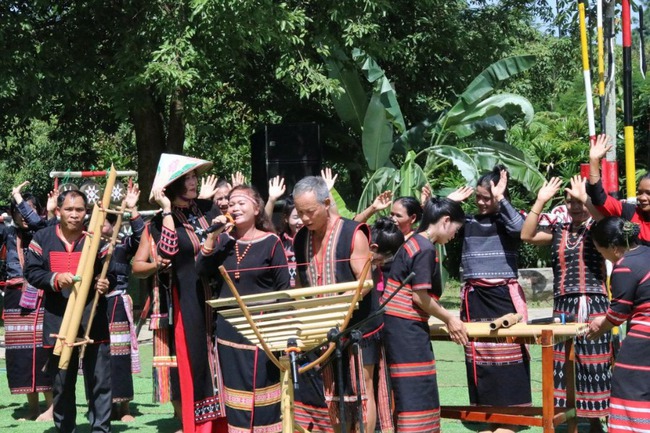 Cuối tuần trải nghiệm không gian văn hóa Cơ Tu tại Làng Văn hóa - Du lịch các dân tộc Việt Nam - Ảnh 1. Cuối tuần trải nghiệm không gian văn hóa Cơ Tu tại Làng Văn hóa - Du lịch các dân tộc Việt Nam - Ảnh 1.