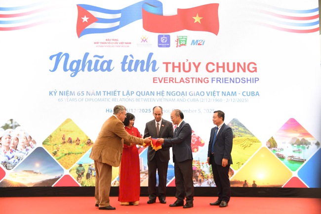 Dấu ấn 65 năm quan hệ Việt Nam – Cuba tại triển lãm “Nghĩa tình thủy chung” - Ảnh 5.