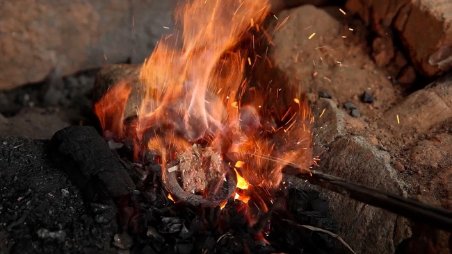 Gìn giữ nghề chạm bạc - Nét đẹp văn hóa của người Nùng - Ảnh 5. Gìn giữ nghề chạm bạc - Nét đẹp văn hóa của người Nùng - Ảnh 5.