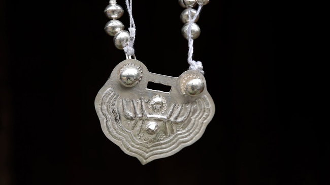 Gìn giữ nghề chạm bạc - Nét đẹp văn hóa của người Nùng - Ảnh 1. Gìn giữ nghề chạm bạc - Nét đẹp văn hóa của người Nùng - Ảnh 1.