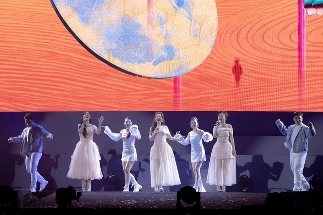 Trao giải thưởng thường niên về quyền con người "Việt Nam hạnh phúc - Happy Vietnam 2025" - Ảnh 8. Trao giải thưởng thường niên về quyền con người "Việt Nam hạnh phúc - Happy Vietnam 2025" - Ảnh 8.