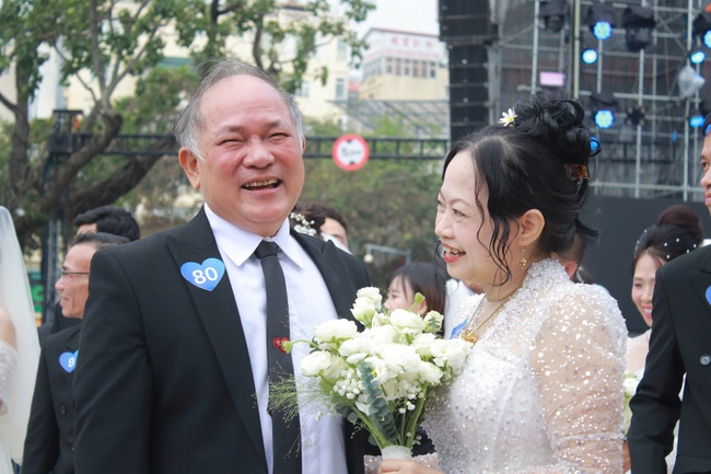 Những khoảnh khắc đẹp của lễ cưới tập thể trong Ngày hội Việt Nam hạnh phúc 2025 - Ảnh 5.