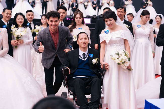 Những khoảnh khắc đẹp của lễ cưới tập thể trong Ngày hội Việt Nam hạnh phúc 2025 - Ảnh 12.