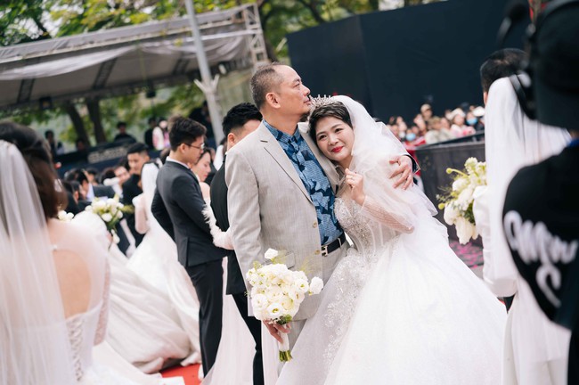 Những khoảnh khắc đẹp của lễ cưới tập thể trong Ngày hội Việt Nam hạnh phúc 2025 - Ảnh 10.